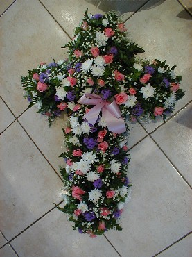 Croix en fleurs coupées A  Croix en fleurs coupées A