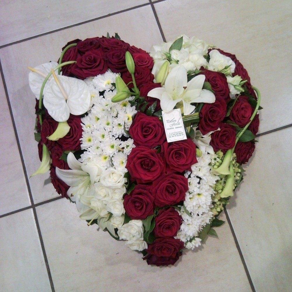 Coeur en fleurs coupées  Coeur en fleurs coupées