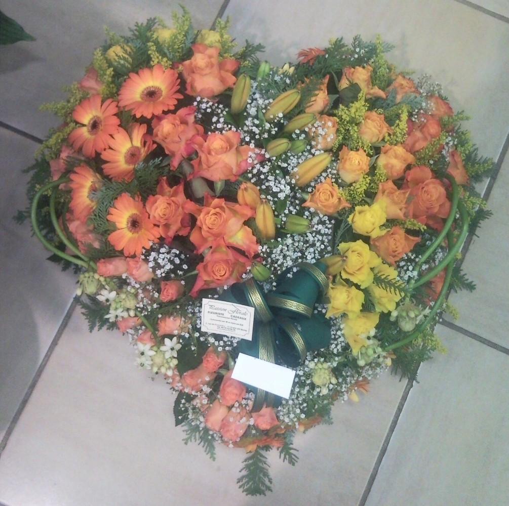 Coeur en fleurs coupées  Coeur en fleurs coupées