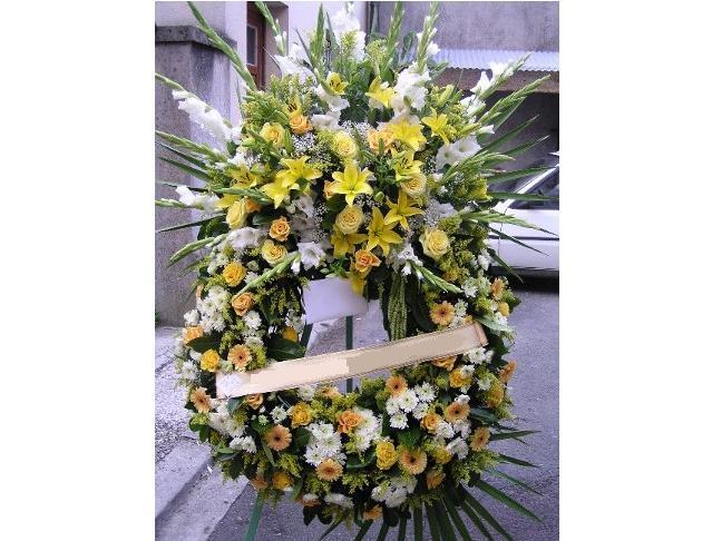 Couronne sur pied B.