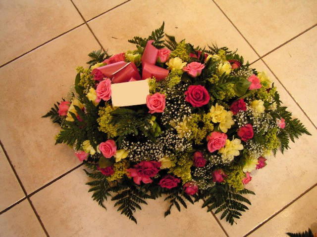 Coussin rond en fleurs coupées A