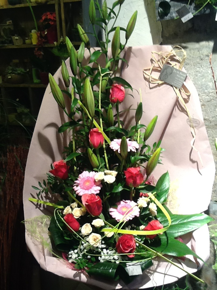 gateau en fleurs coupées