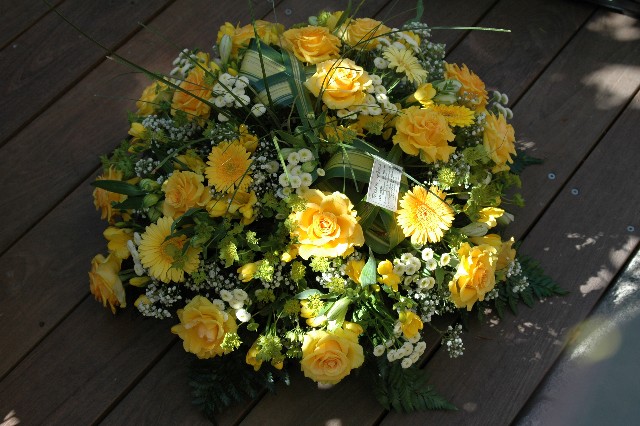 Coussin rond en fleurs coupées B