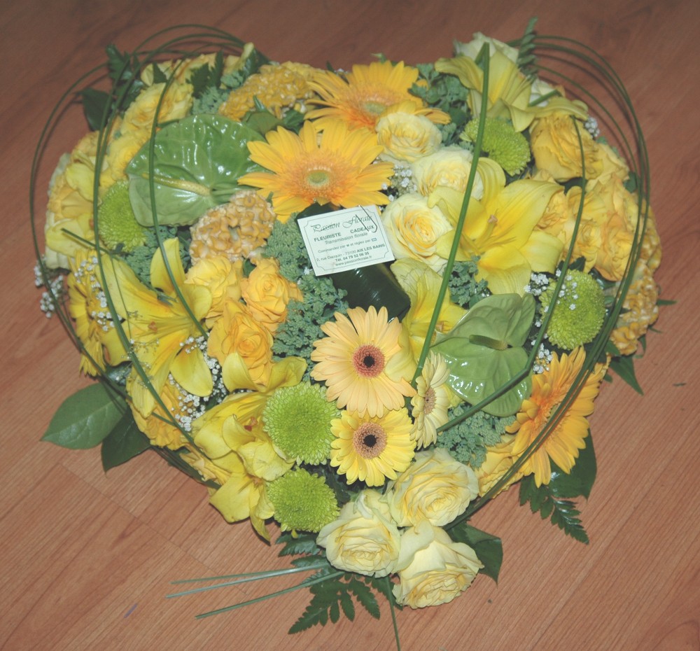 Coeur en fleurs coupées